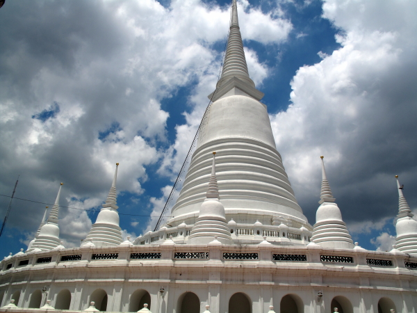 The towering white chedi (pagoda)